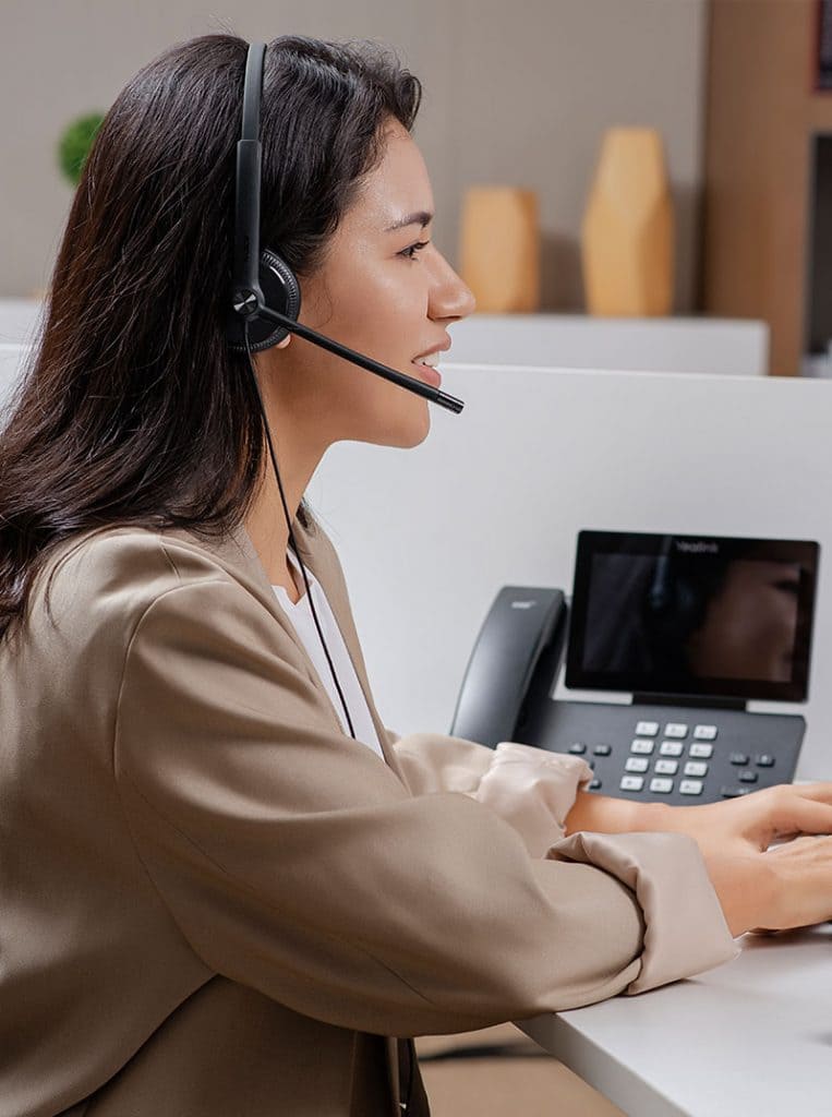 Yealink YHS36 is the over-the-head style headset which is made for office worker, SOHO, or call center staff. It supports QD (Quick Disconnect)